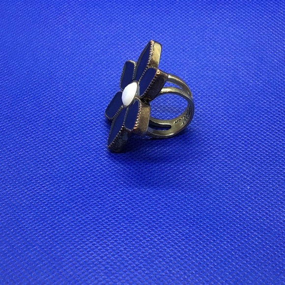 Betsey Johnson ring - Picture 3 of 3